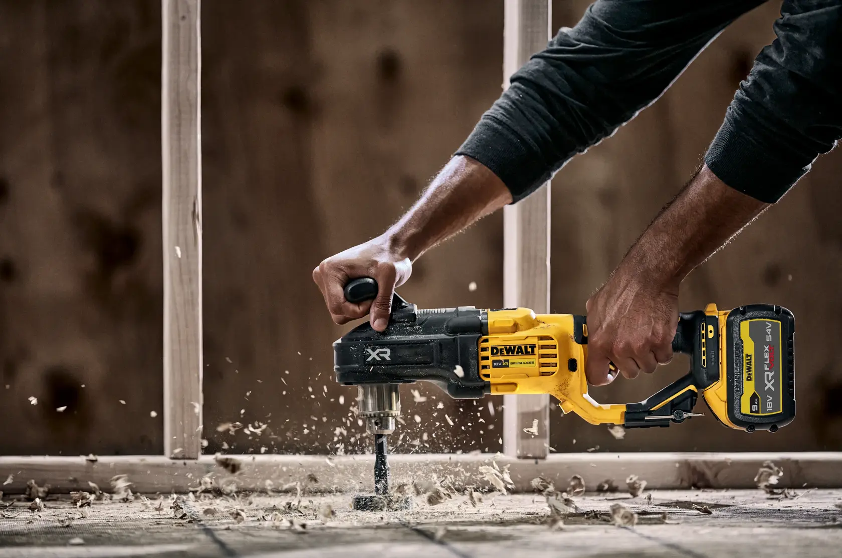 Mașină de găurit pentru montanți și grinzi DEWALT® 18V XR® cu motor fără perii și cap unghiular (fără acumulator și încărcător)