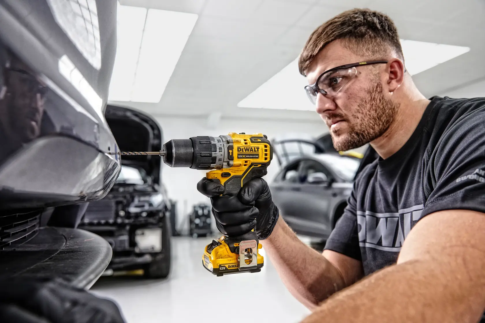 Mașină de găurit și înșurubat subcompactă cu percuție și motor fără perii de 12V XR - 2 X 2Ah