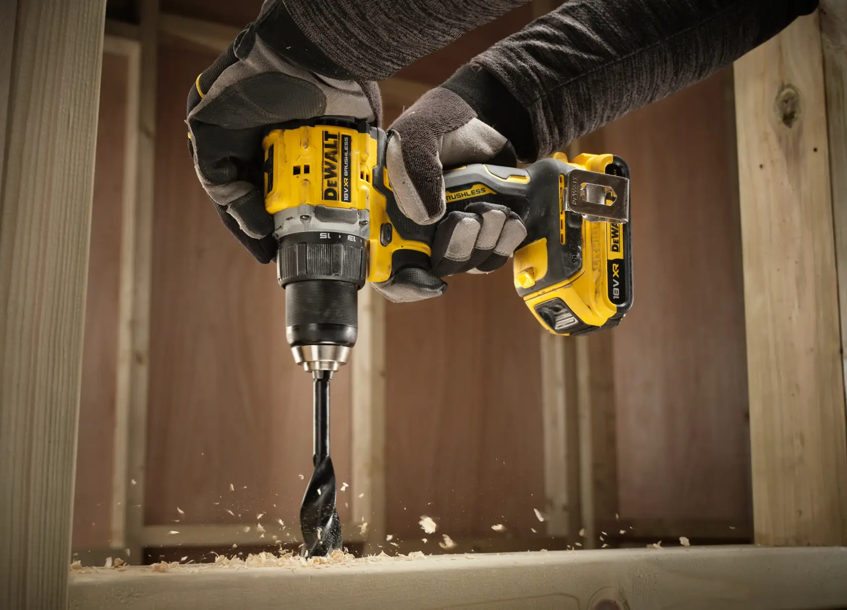 Mașină de găurit și înșurubat compactă, 18V XR cu motor fără perii - 2 x 4Ah