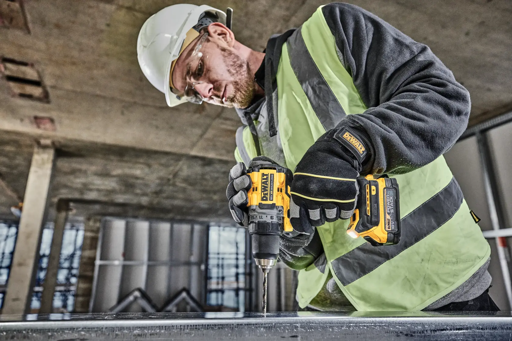 Mașină de găurit și înșurubat cu percuție și motor fără perii de 18 V XR - 2 X POWERSTACK™