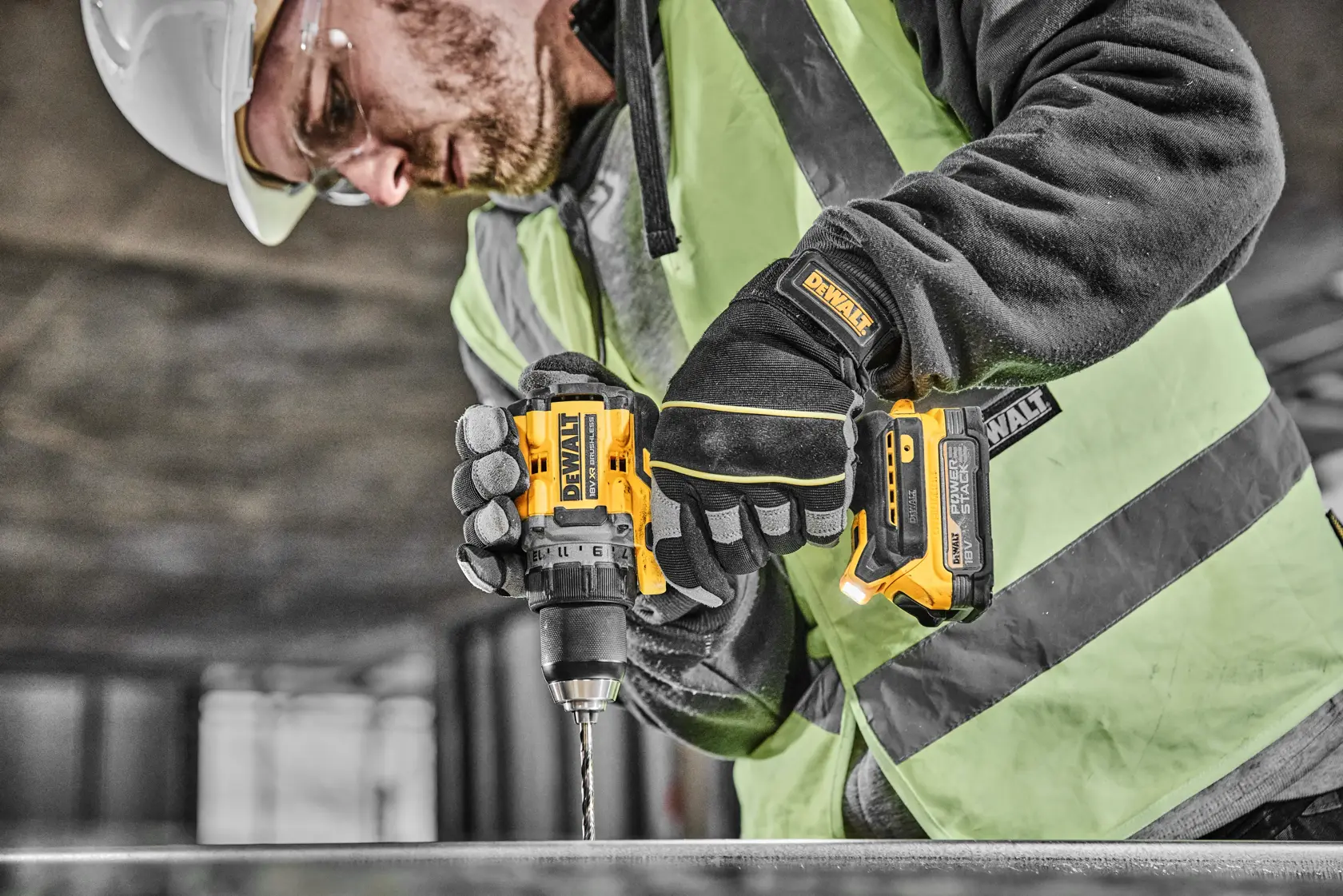 Mașină de găurit și înșurubat cu percuție și motor fără perii de 18 V XR - 2 X POWERSTACK™