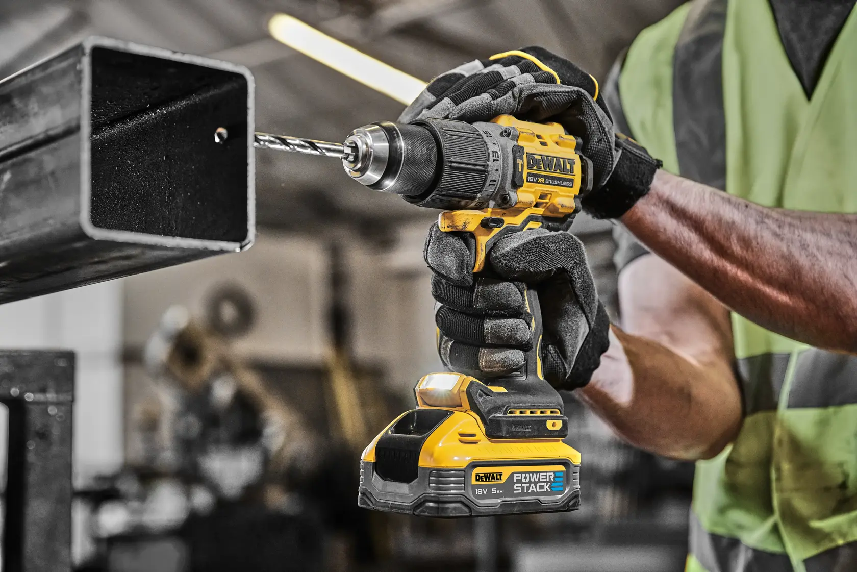 Mașină de găurit cu percuție fără perii de 18 V XR - 2 X POWERSTACK™ 5AH