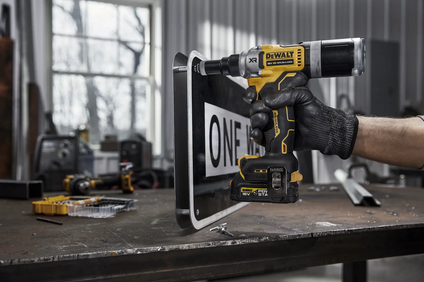 Pistol de nituire cu motor fără perii de 6,3 mm, XR de 18 V - doar scula