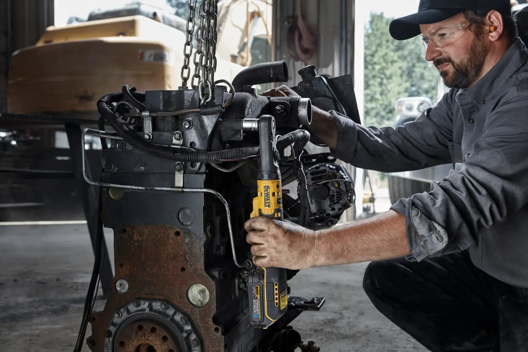 Clichet cu cap sigilat, de 3/8" și 1/2", cu motor fără perii, XR de 18 V - 2 x POWERSTACK™, compact, clasa G