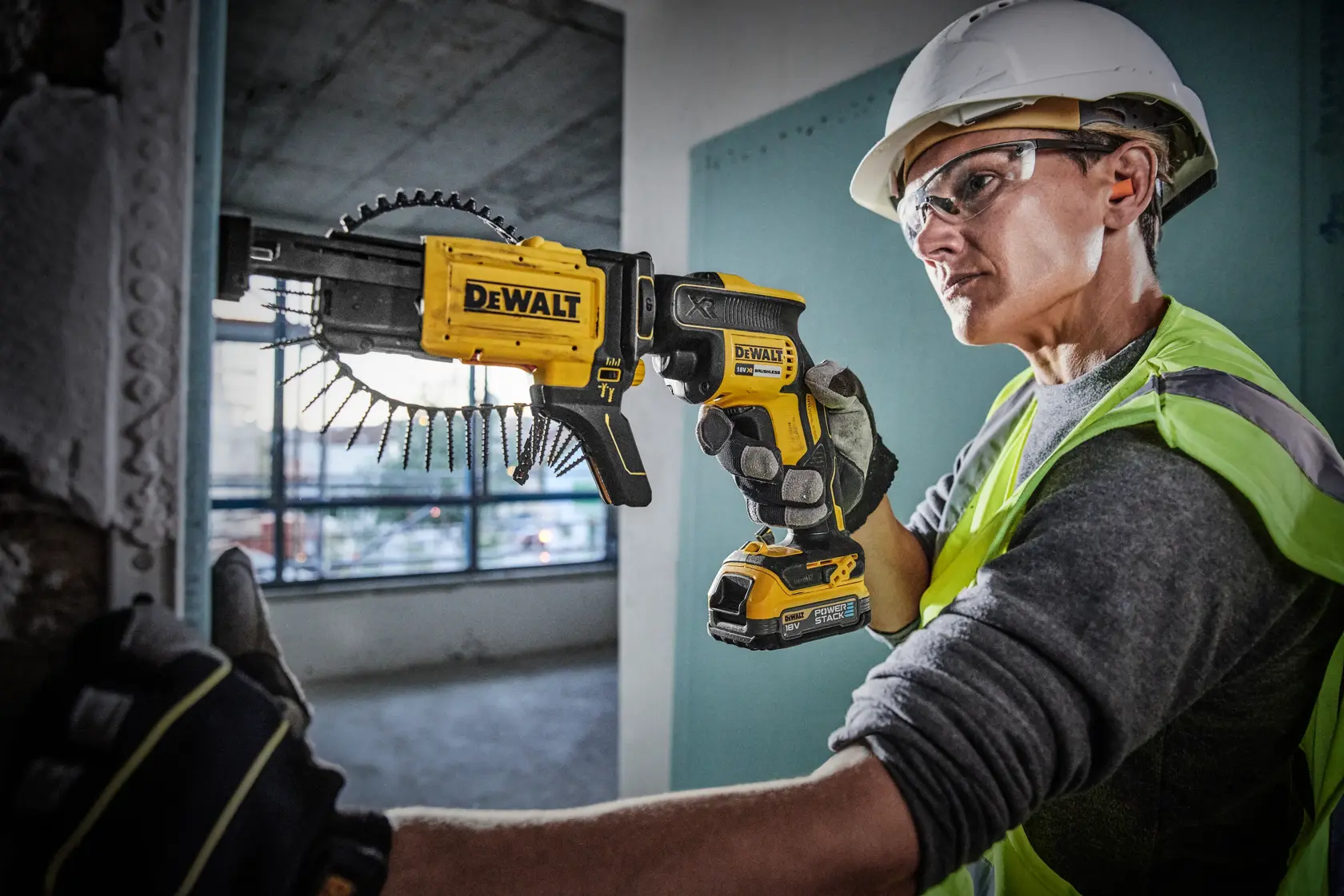 Mașină de înșurubat pentru gips-carton cu alimentare automată din bandă DEWALT® 18V XR® cu motor fără perii, 1 x POWERSTACK™ 1.7Ah