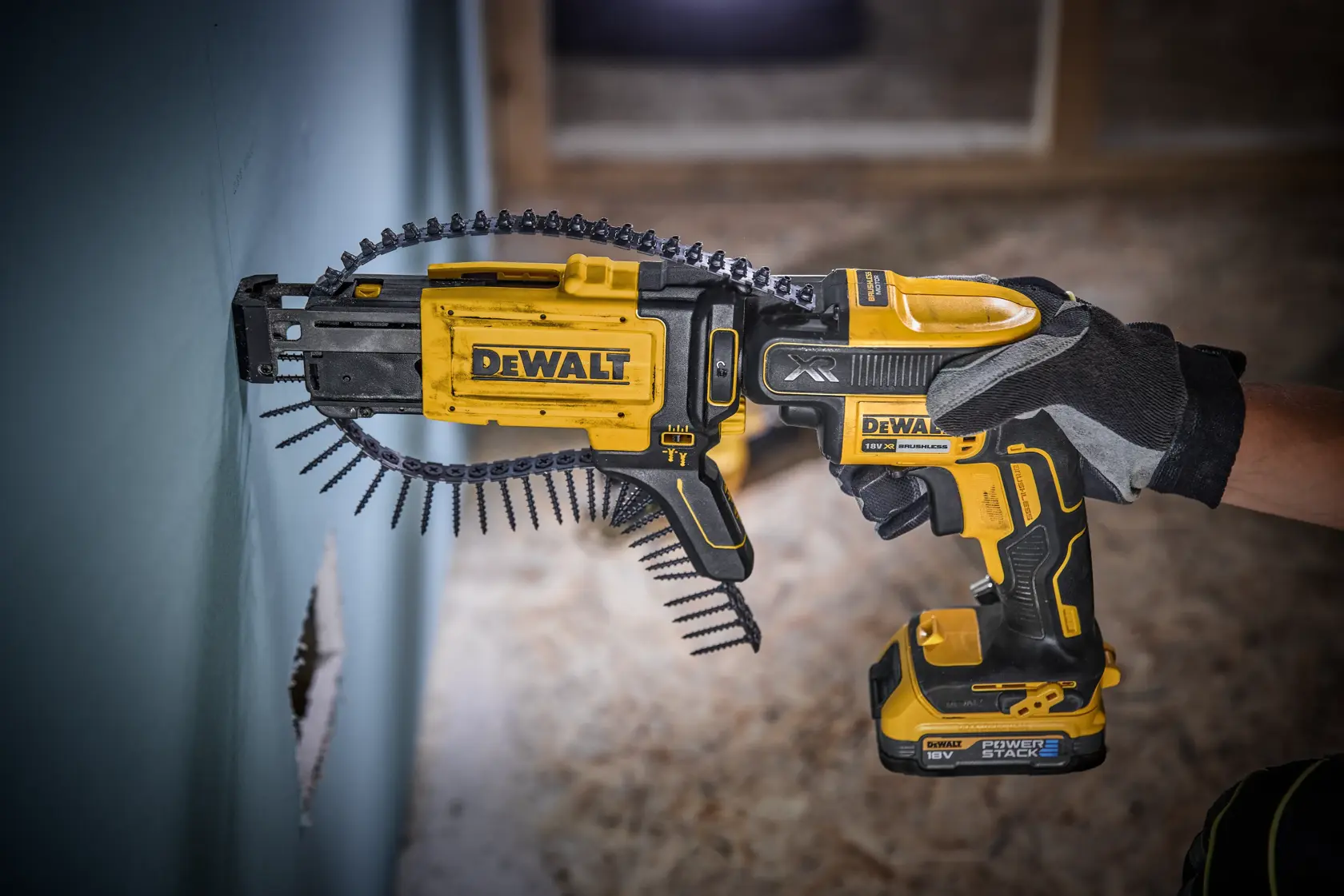 Mașină de înșurubat pentru gips-carton cu alimentare automată din bandă DEWALT® 18V XR® cu motor fără perii, 1 x POWERSTACK™ 1.7Ah