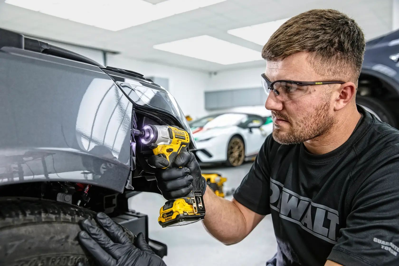 Mașină de înșurubat cu impact subcompactă cu motor fără perii de 12V XR - 2 X 2Ah