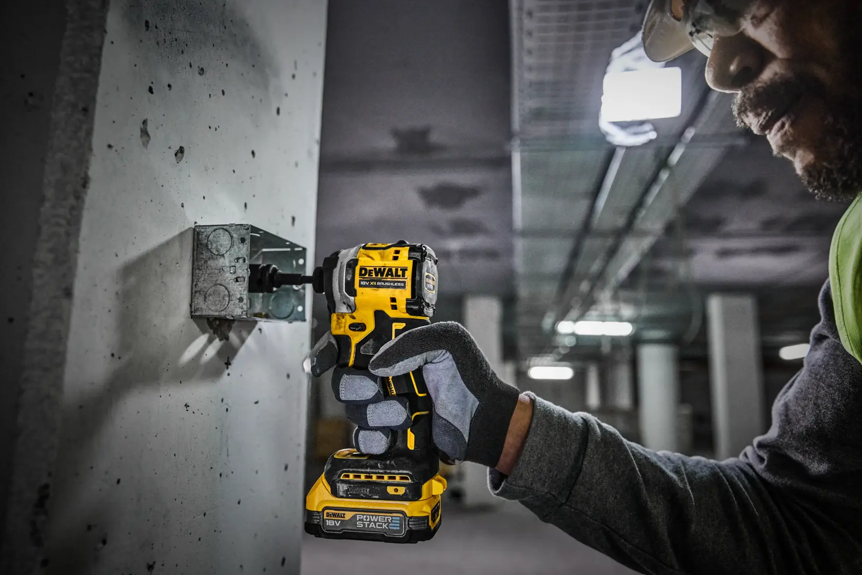 Mașină de găurit cu percuție compactă fără perii de 18 V XR - 2 X POWERSTACK™ Compact