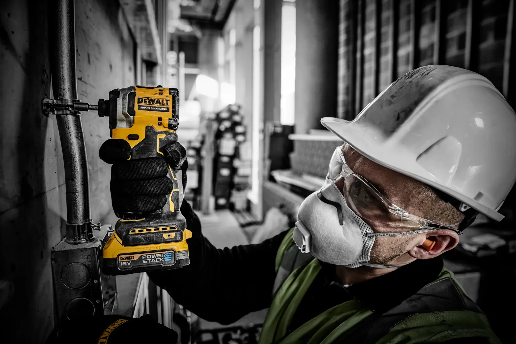 Mașină de găurit cu percuție compactă fără perii de 18 V XR - 2 X POWERSTACK™ Compact