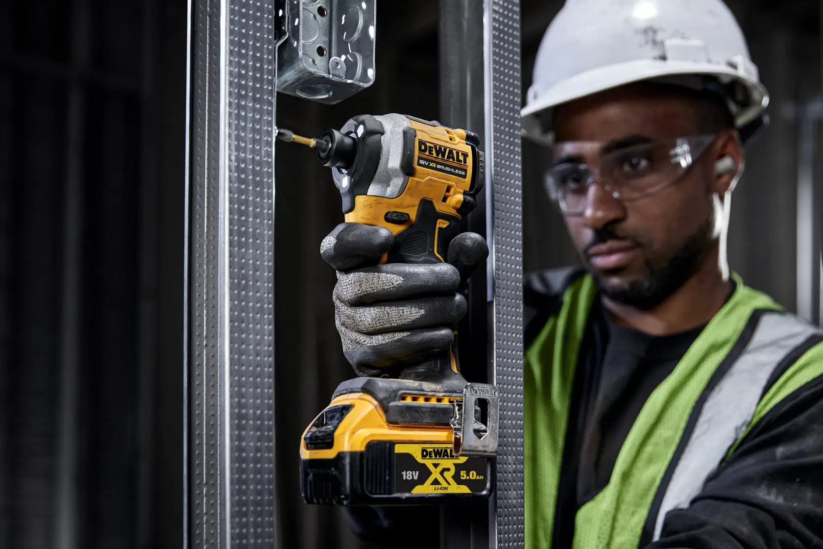 Șurubelniță de impact compactă fără perii de 18 V XR, unitate goală