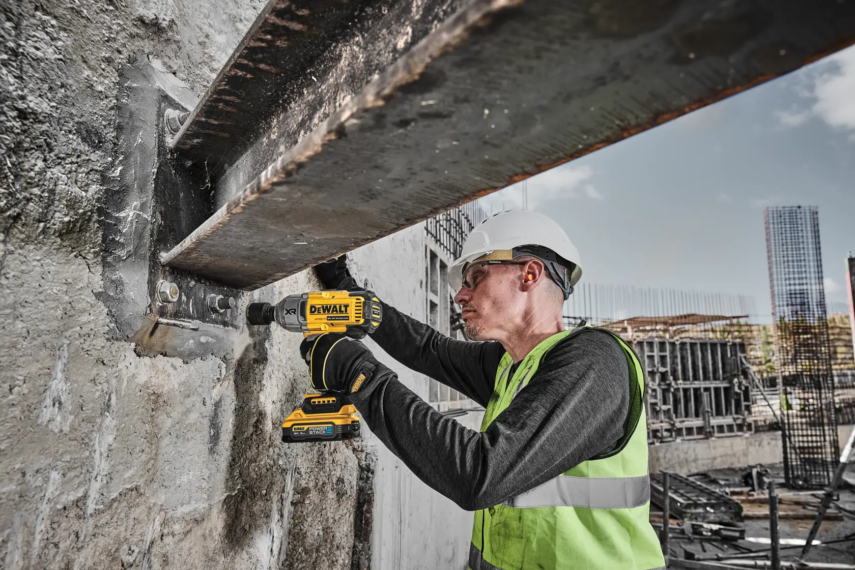 Cheie de impact de 18V XR fără perii de 1/2" Hog Ring cu cuplu mare de torsiune, fără perii, 2x5Ah POWERSTACK™ Batterii în TSTAK®