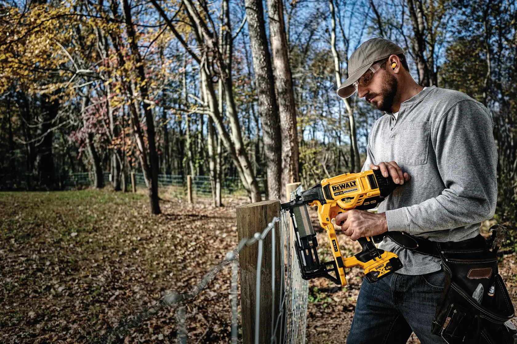 Capsator pentru garduri de împrejmuire fără perii de 18V XR - 2 X 5Ah