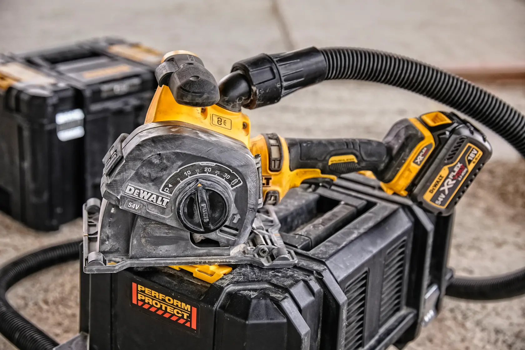 Freză de canelat pentru perete 54 V XR Flexvolt - 2 X 6 Ah