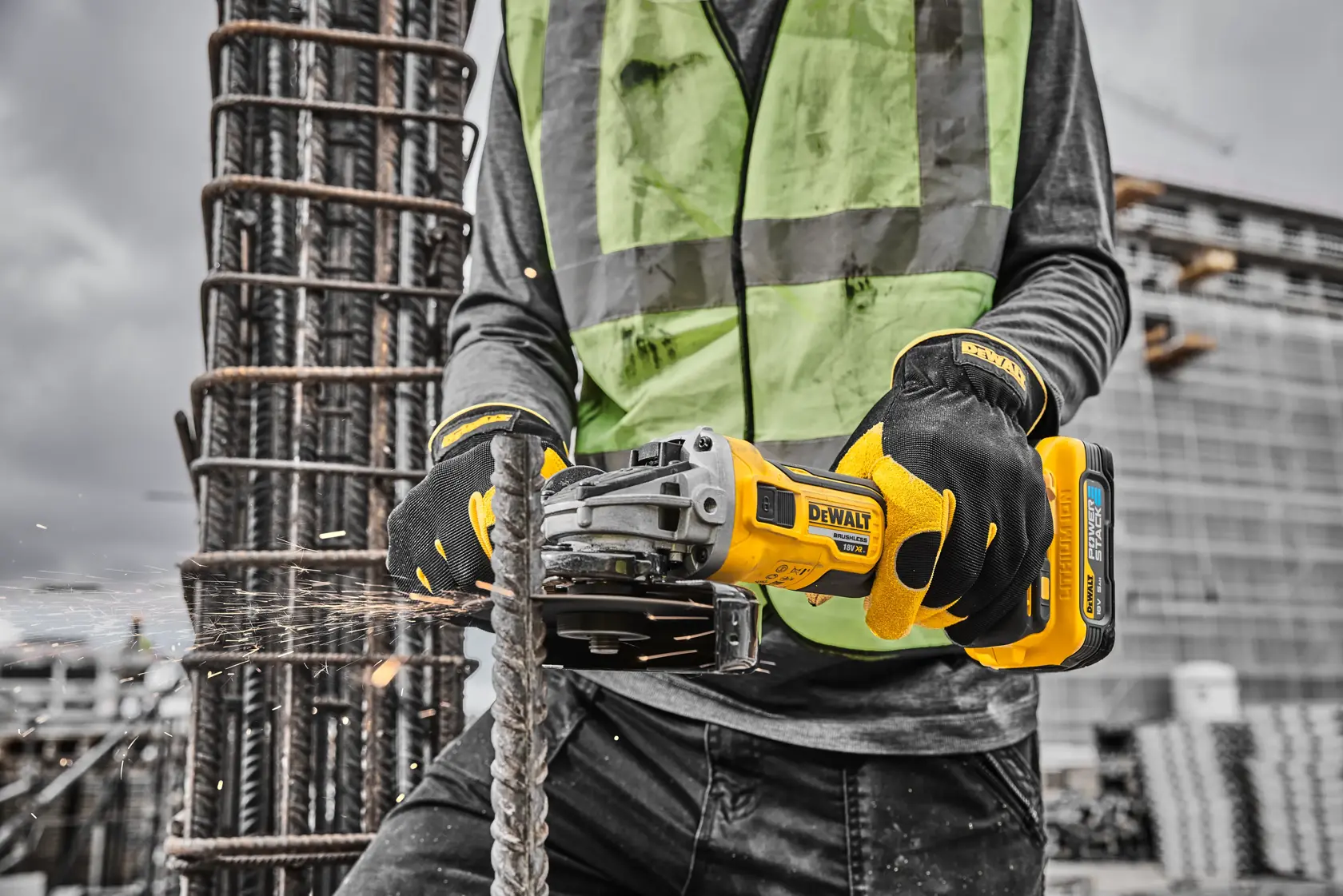 Polizor fără perii de 18V XR de 125mm - 2 X POWERSTACK™ 5AH