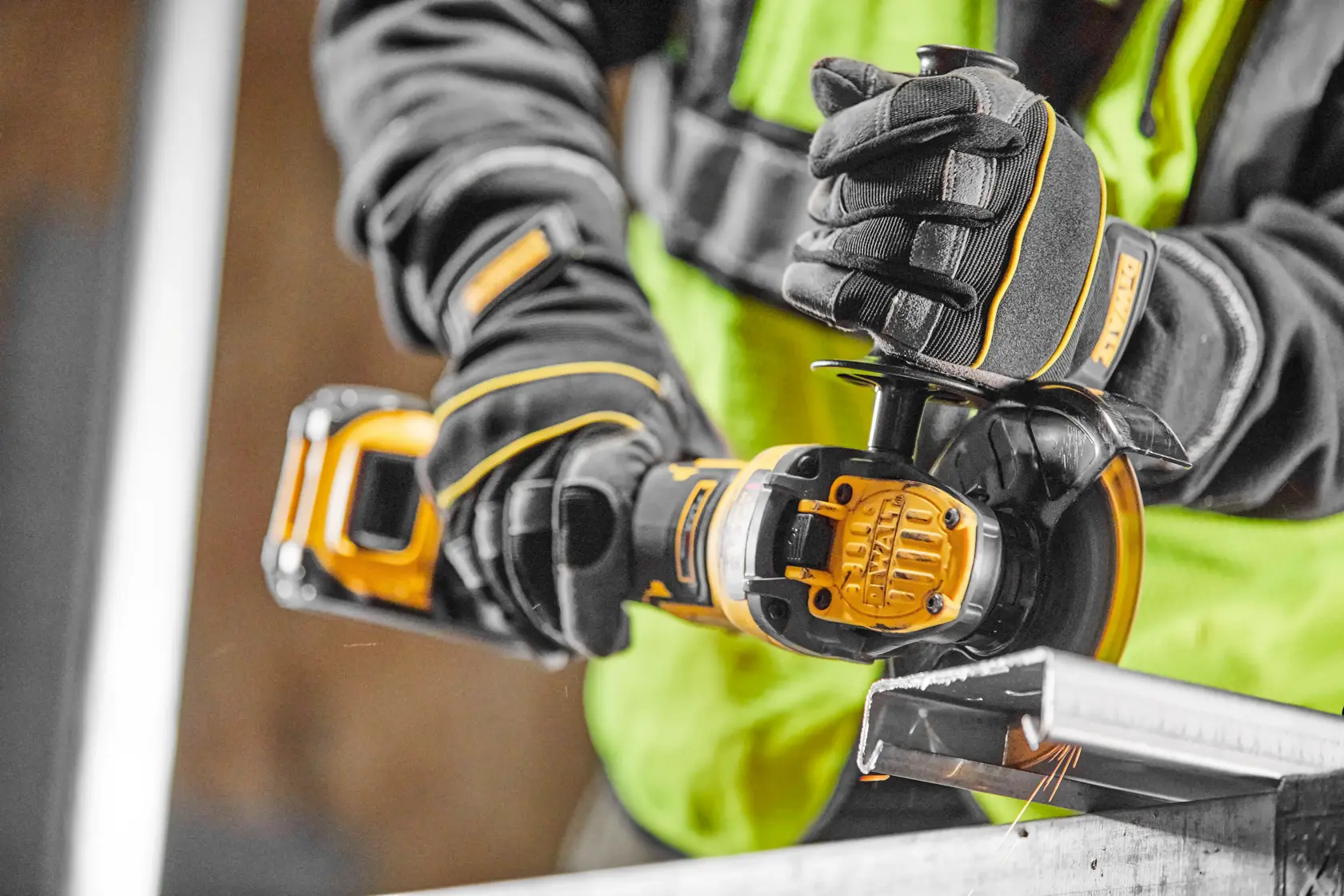 Polizor cu viteză variabilă de 18 V XR de 125 mm