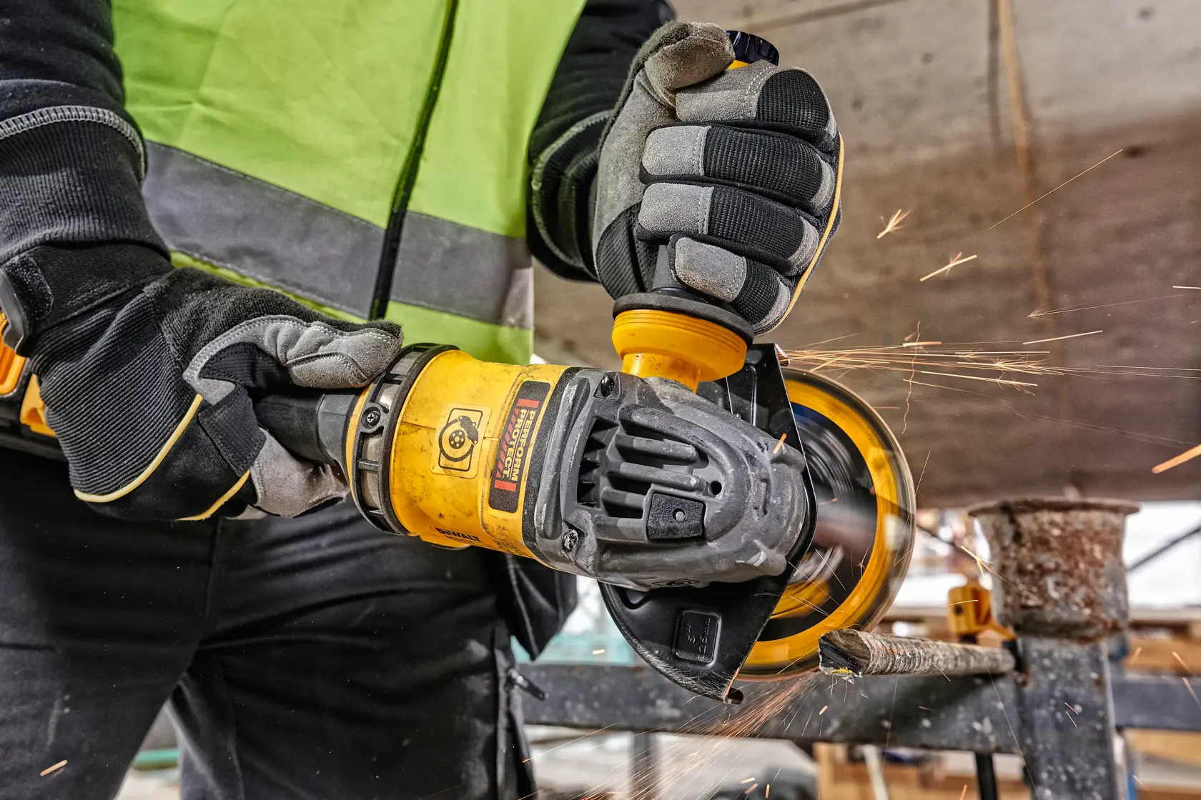 Polizor unghiular 125 mm, 54V XR Flexvolt, cu mâner lateral și funcție Detect - 2 x acumulatori FLEXVOLT 9Ah