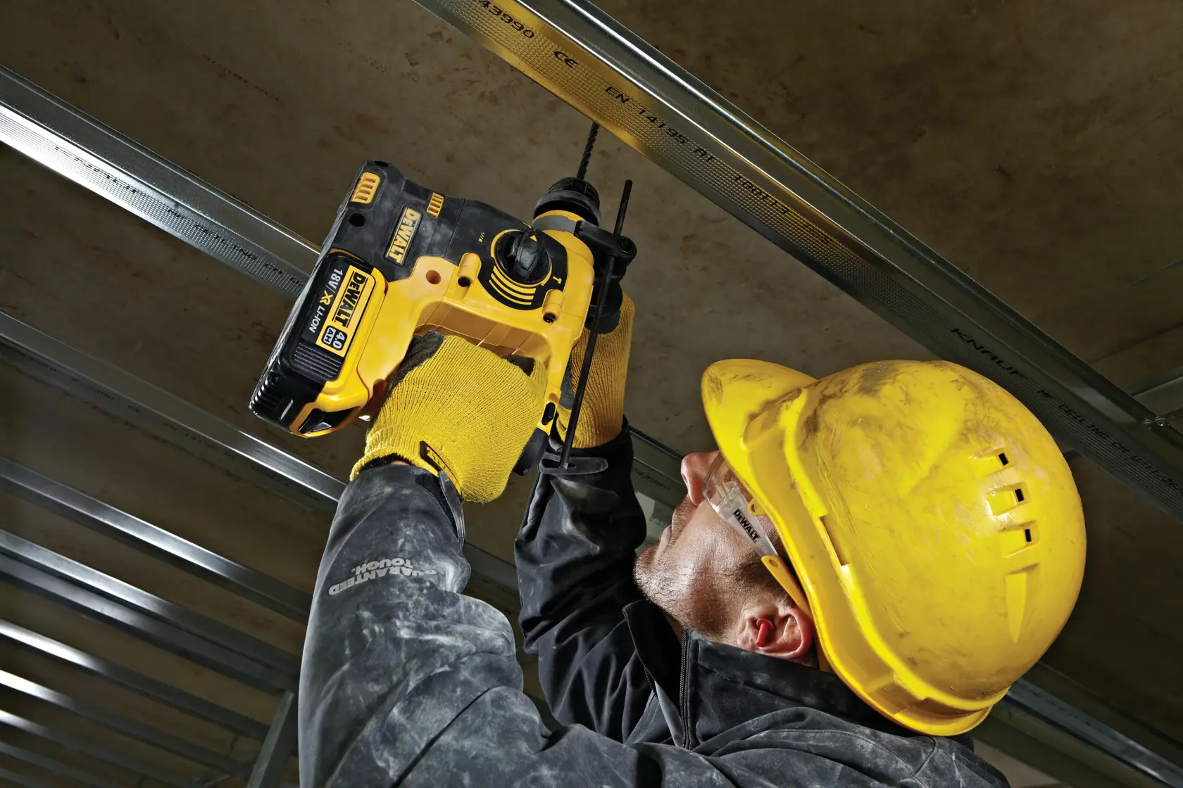 Ciocan rotopercutor SDS-Plus de 18V XR, 24 mm - Unitate fără accesorii
