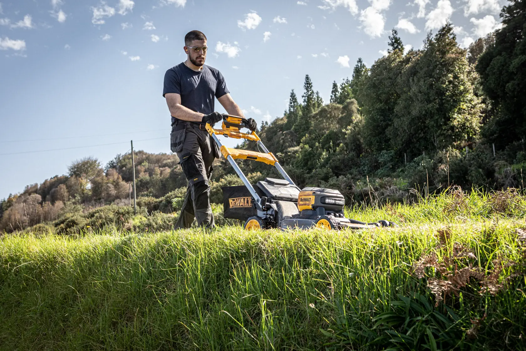 54V XR Flexvolt dupla akkumulátoros 53 cm-es, önjáró FŰNYÍRÓ