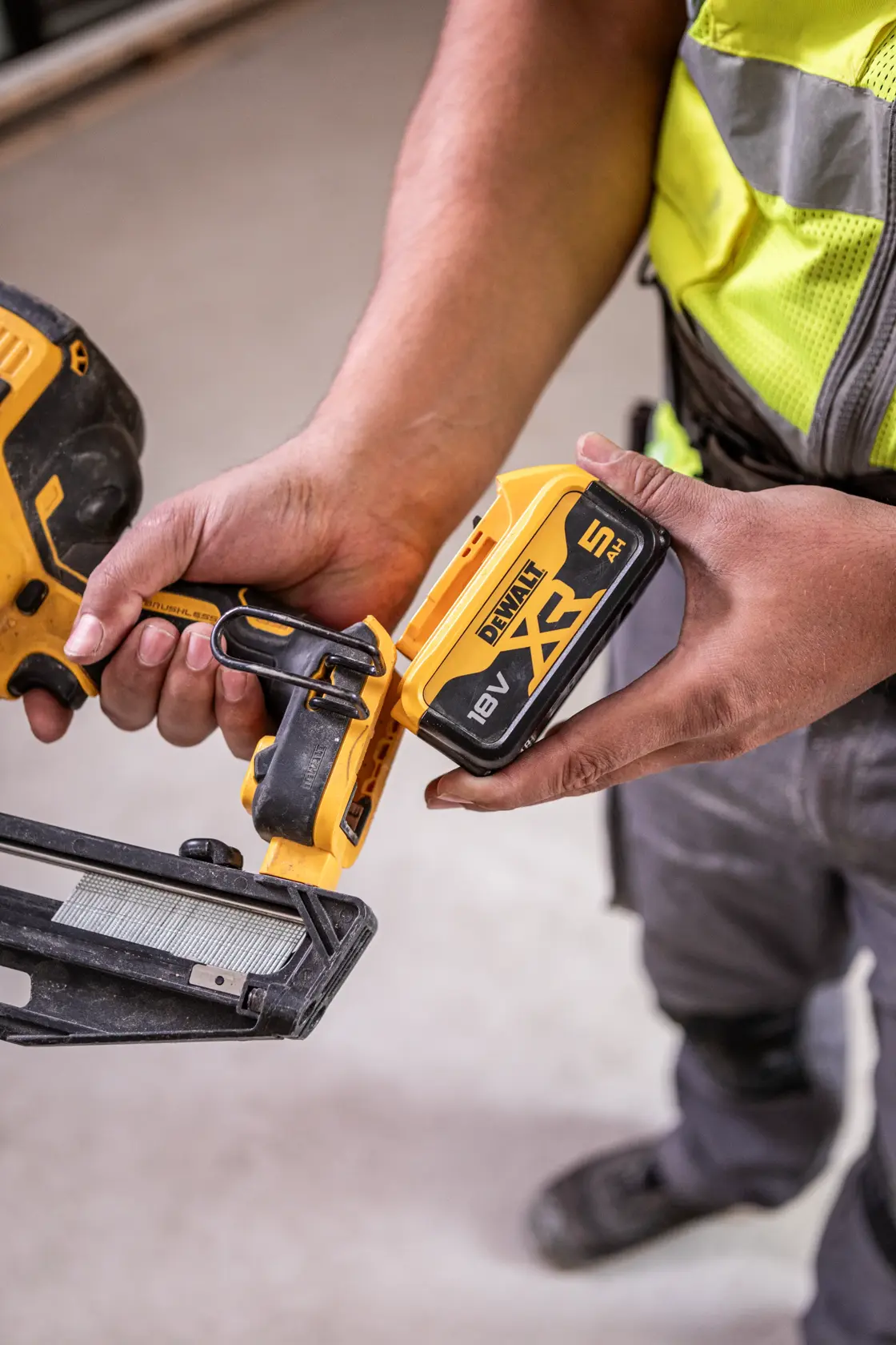 PISTOL DE BĂTUT CUIE, CU MOTOR FĂRĂ PERII, XR DE 18 V PENTRU LUCRĂRI DE FINISARE 16GA - UNITATE FĂRĂ ACCESORII
