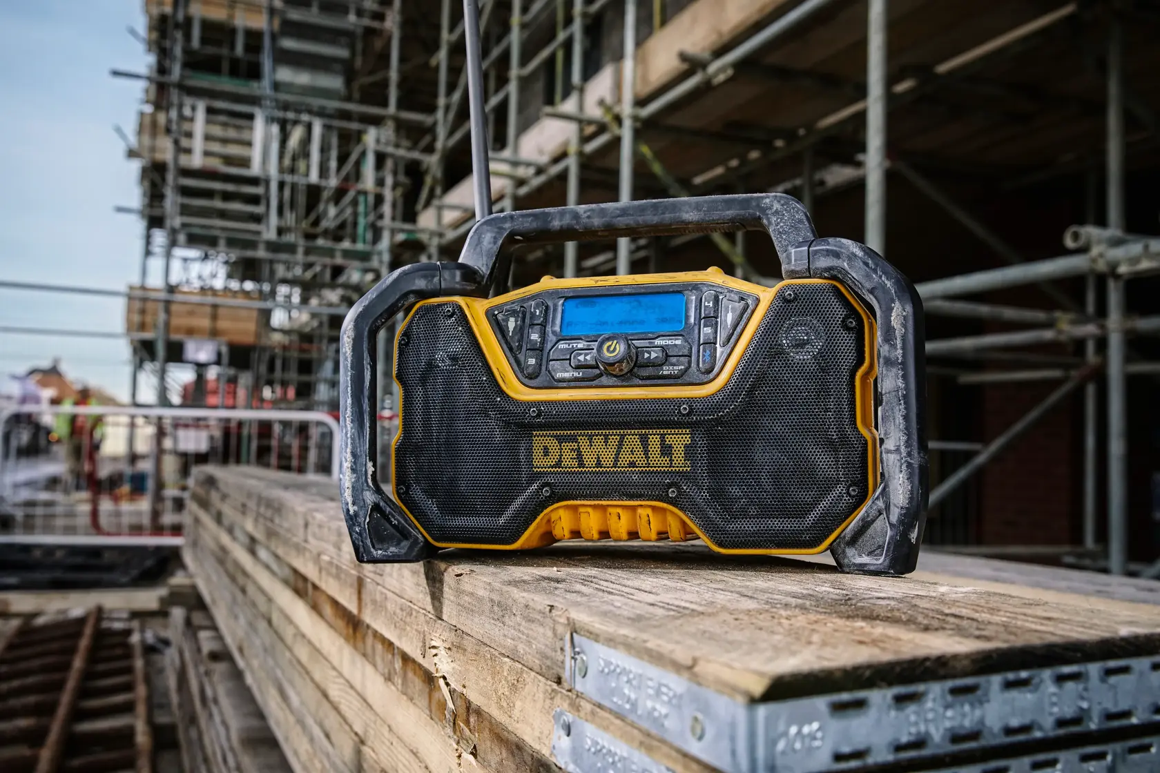 Radio compact DEWALT® XR® Bluetooth® fără fir, dimensiune completă (fără acumulator și încărcător)