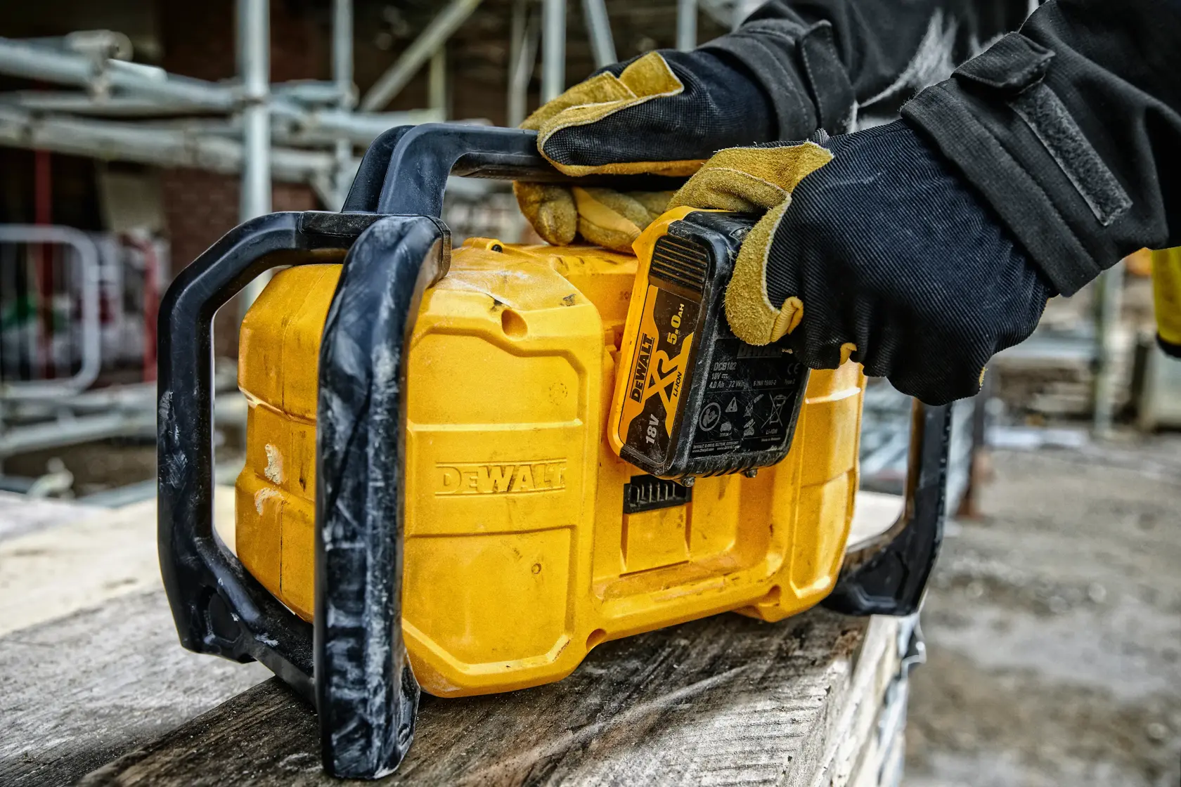 Radio compact DEWALT® XR® Bluetooth® fără fir, dimensiune completă (fără acumulator și încărcător)