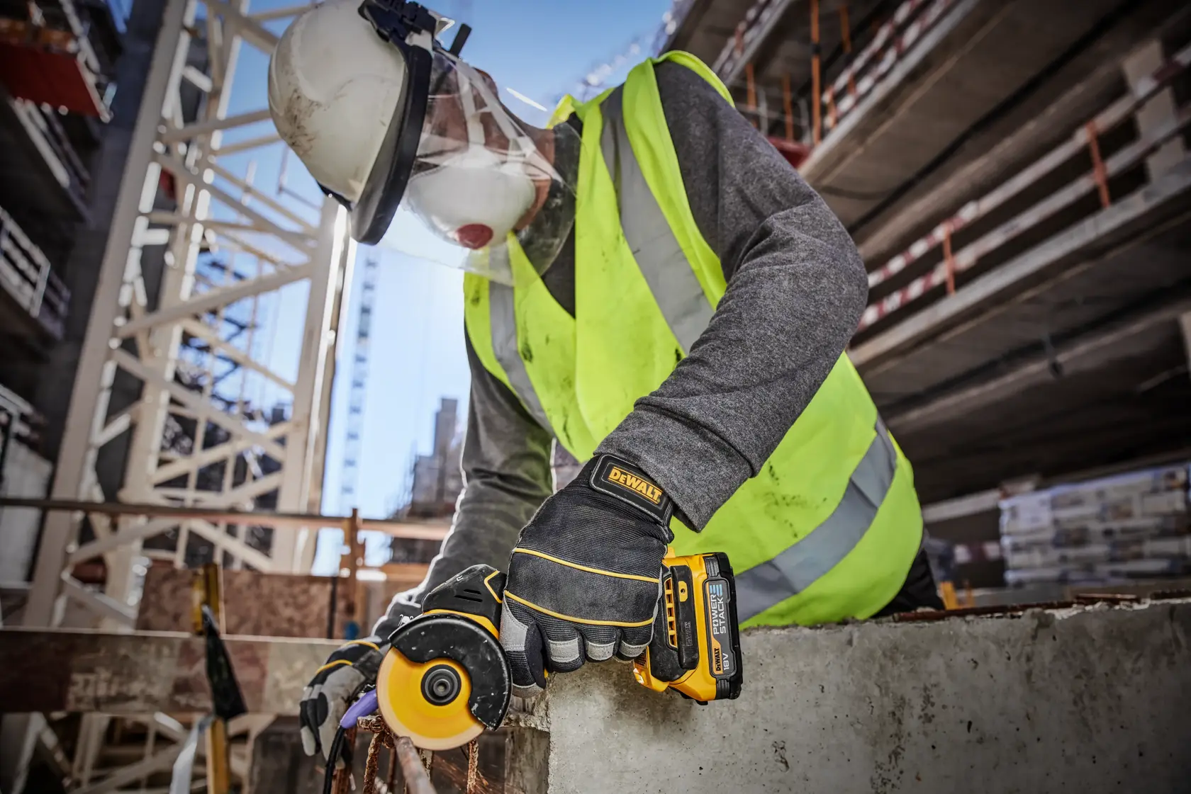 Sculă de debitat de 76 MM, cu motor fără perii, XR de 18 V - 1 X POWERSTACK™