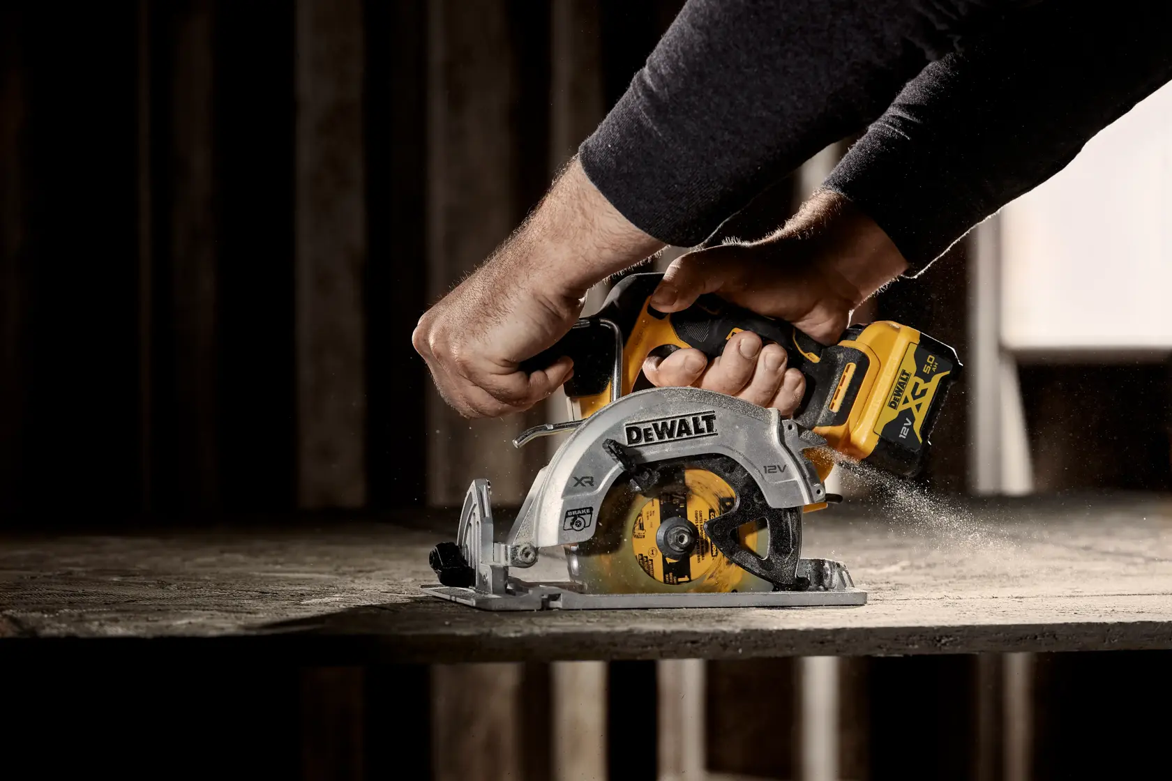 Ferăstrău circular XR de 12V, cu motor fără perii, de 140 mm - Unitate fără accesorii