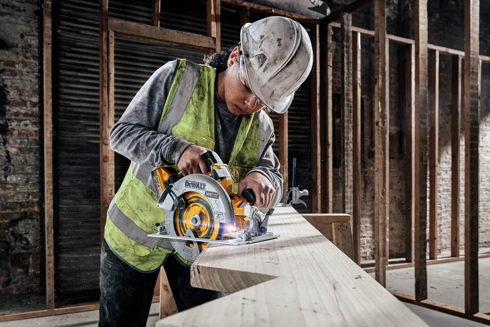 Fierăstrău circular de 190 mm, cu motor fără perii, XR de 18 V - 2 X POWERSTACK™ 5 AH