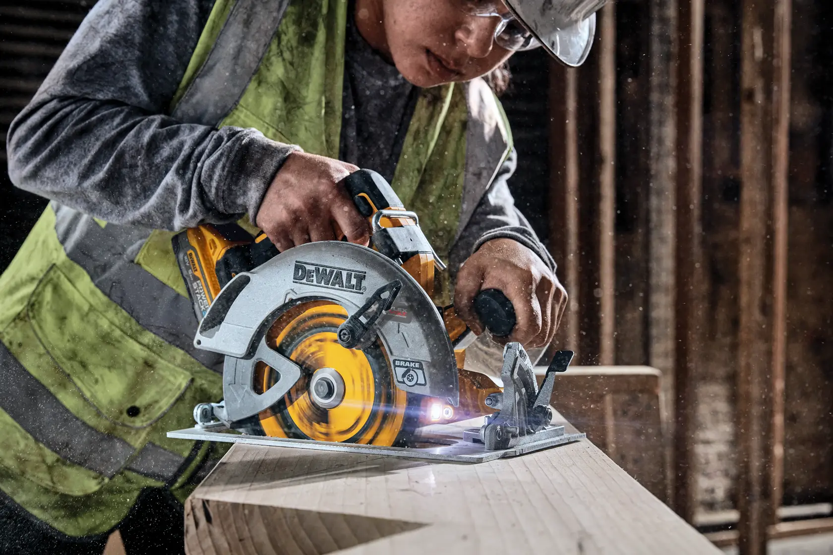 Fierăstrău circular de 190 mm, cu motor fără perii, XR de 18 V - 2 X POWERSTACK™ 5 AH
