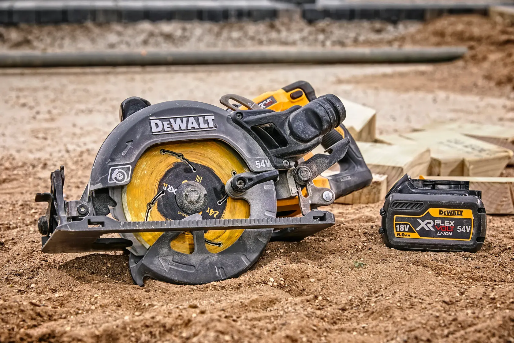 Ferăstrău circular cu cuplu ridicat XR Flexvolt de 54 V, de 190 mm - Unitate fără accesorii