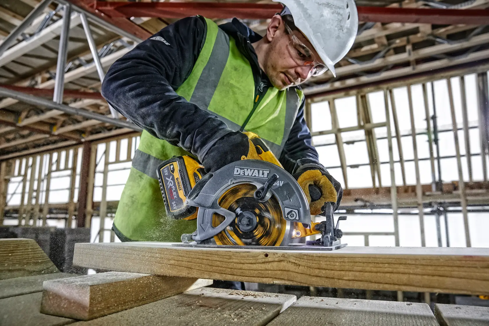 Ferăstrău circular XR de 54 V FLEXVOLT, de 190 mm - Unitate fără accesorii