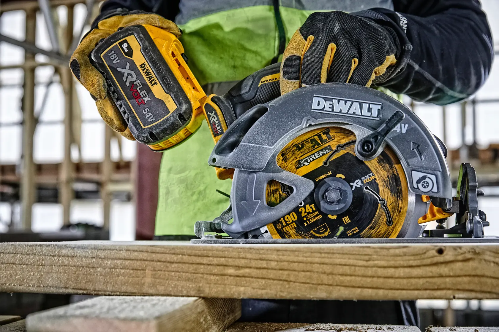 Ferăstrău circular XR de 54 V FLEXVOLT, de 190 mm - Unitate fără accesorii