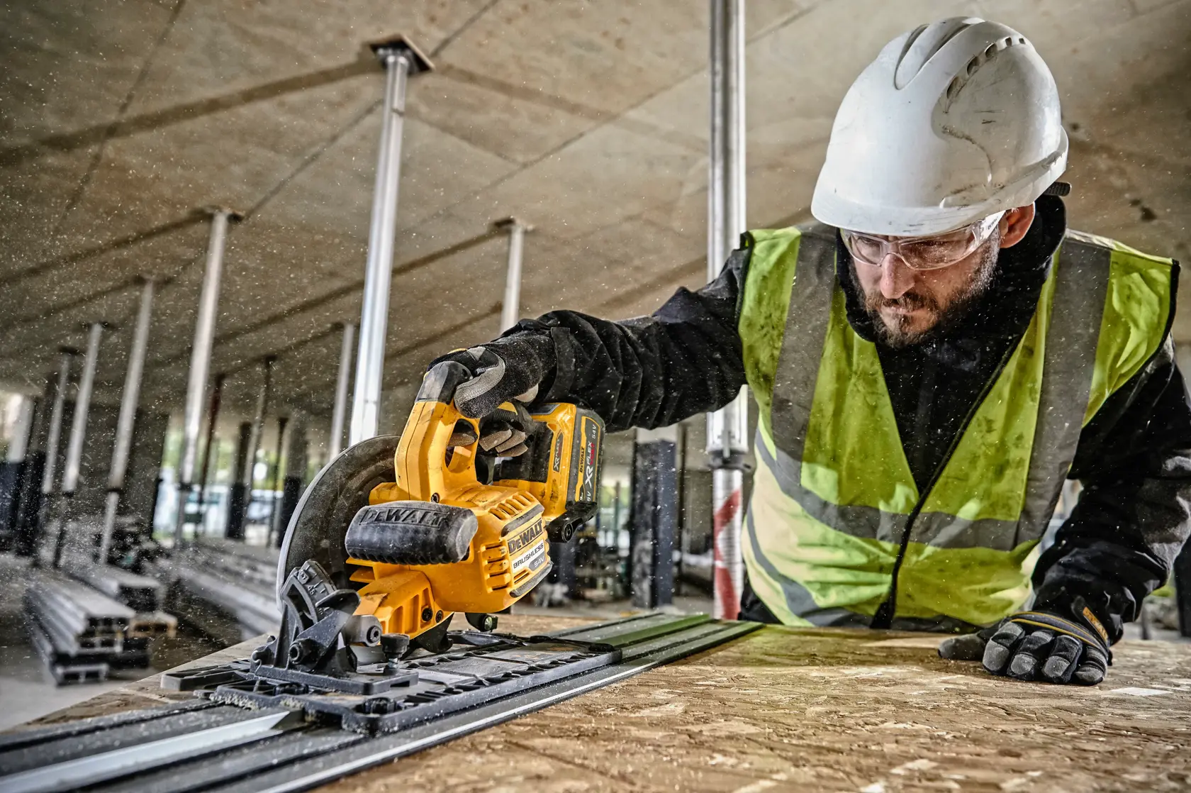 Ferăstrău circular de 54V XR Flexvolt 190mm compatibil cu șine - Unitate goală