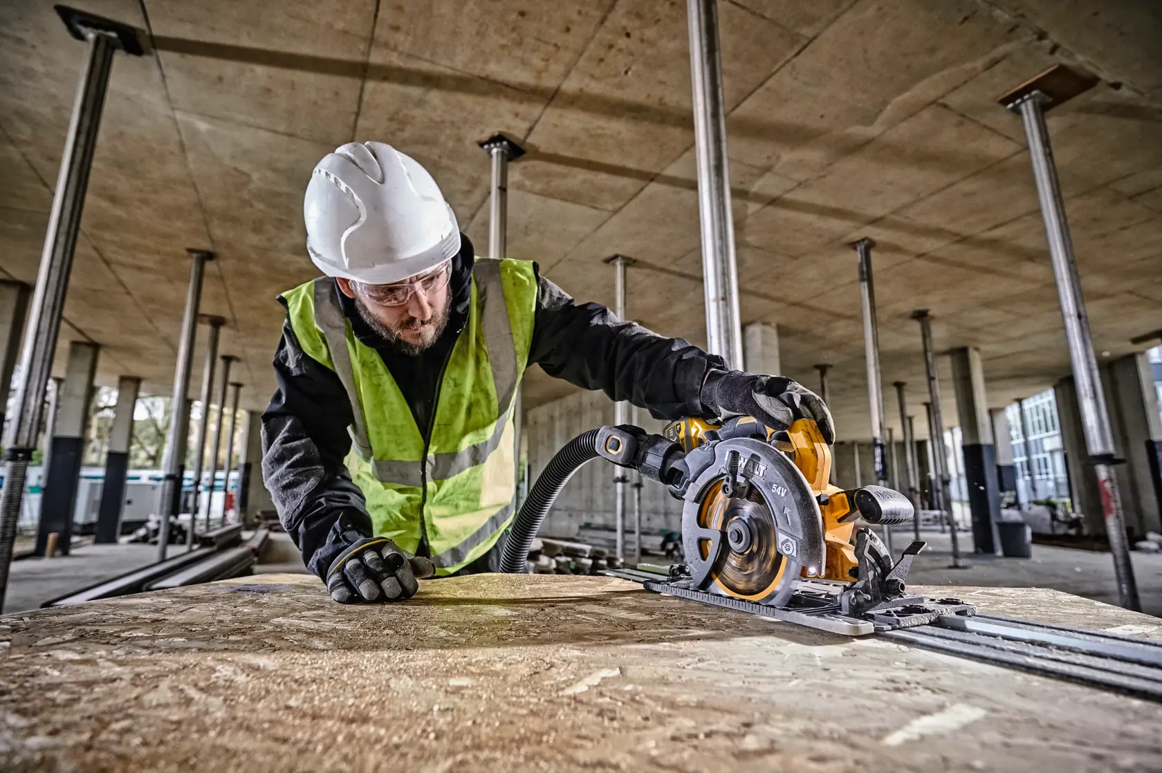 Ferăstrău circular compatibil cu șină XR de 54 V FLEXVOLT, de 190 mm - 2 X 9 Ah