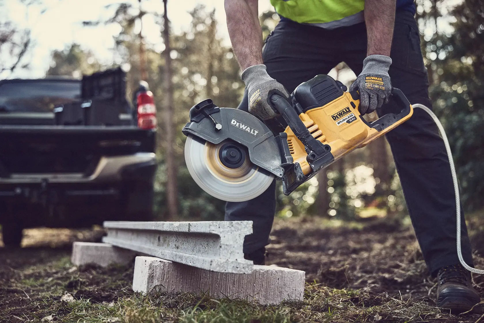 Mașină de debitat DEWALT® 54V XR® FLEXVOLT® 230 mm
