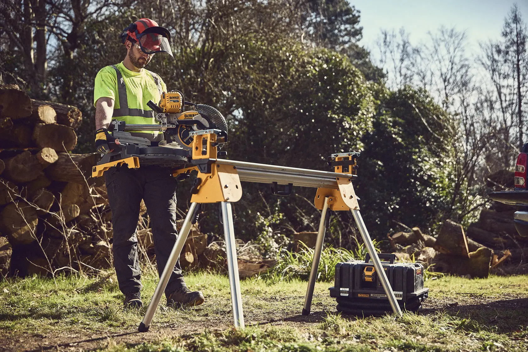 Ferăstrău unghiular XR de 54 V FLEXVOLT, de 250 mm - Unitate fără accesorii