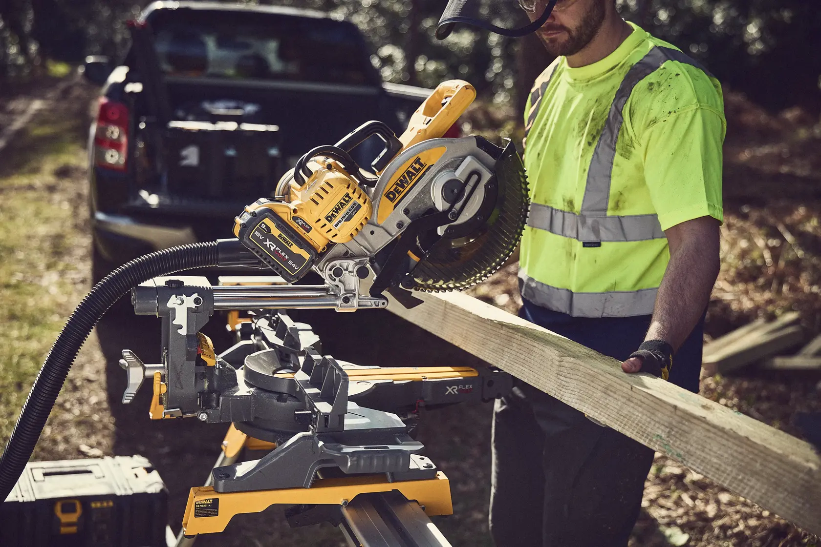 Ferăstrău unghiular XR de 54 V FLEXVOLT, de 250 mm - Unitate fără accesorii