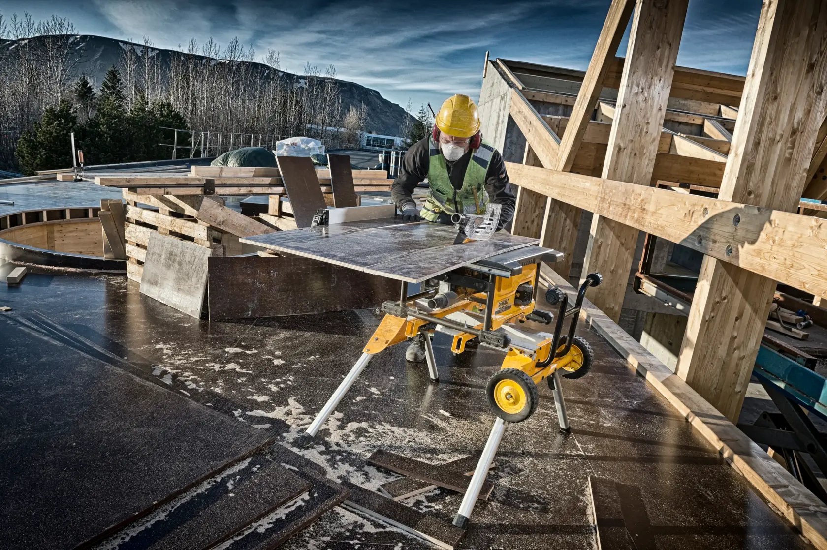 Ferăstrău de banc XR de 54 V FLEXVOLT, de 210 mm - Unitate fără accesorii