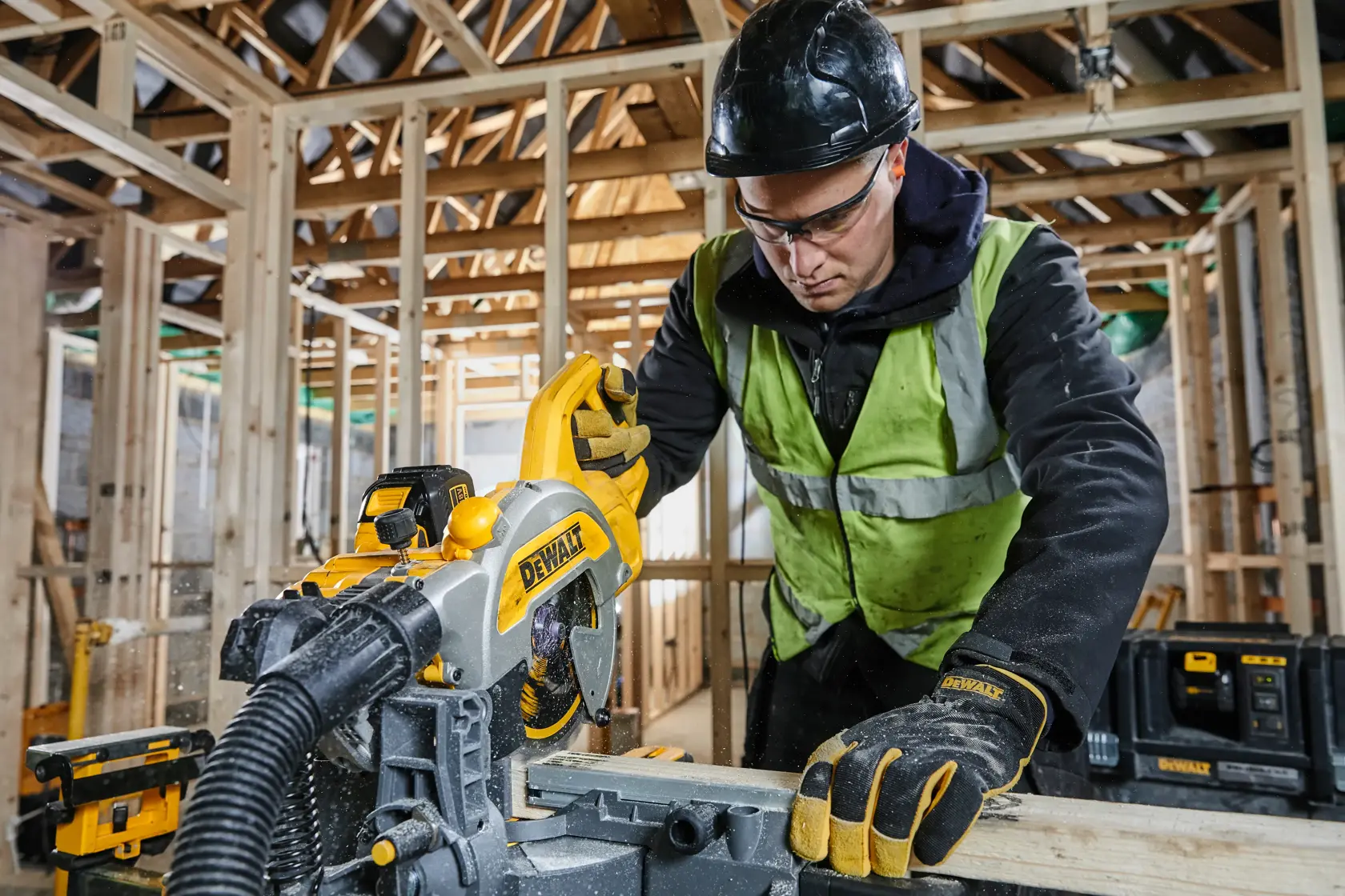 Ferăstrău unghiular XR Flexvolt de 54 V, de 216 mm - 2 X 6Ah