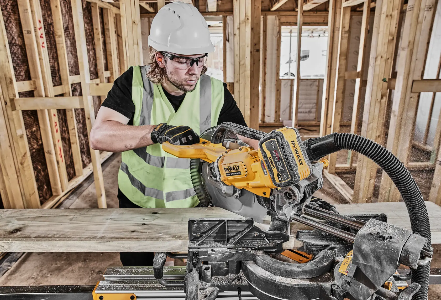 Fierăstrău de tăiat cu fierăstrău circular de 305 mm 54 V XR Flexvolt - Unitate goală