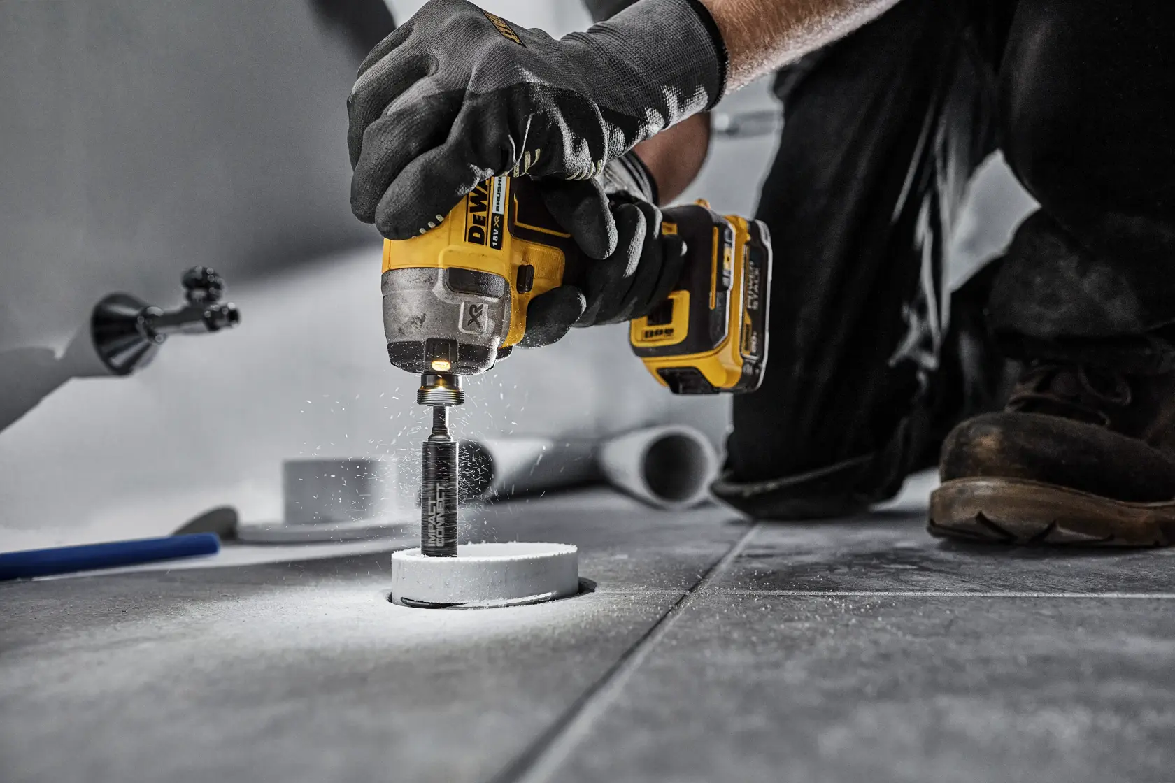 Cuțit DEWALT® cu granule diamantate pentru tăiere interioară țevi PVC