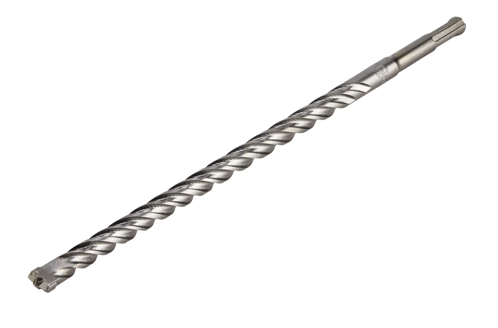 Una broca para mampostería SDS-plus larga y metálica con estrías en espiral para una perforación eficiente, mostrada sobre un fondo blanco.