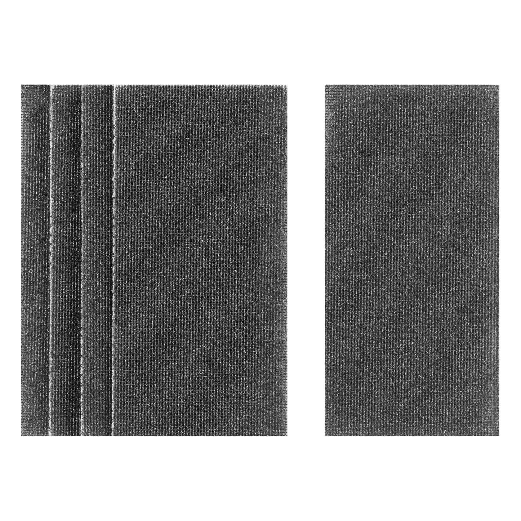 Juego de hojas de lijado negras rectangulares, superficie texturizada. Cuatro apiladas, una aparte.