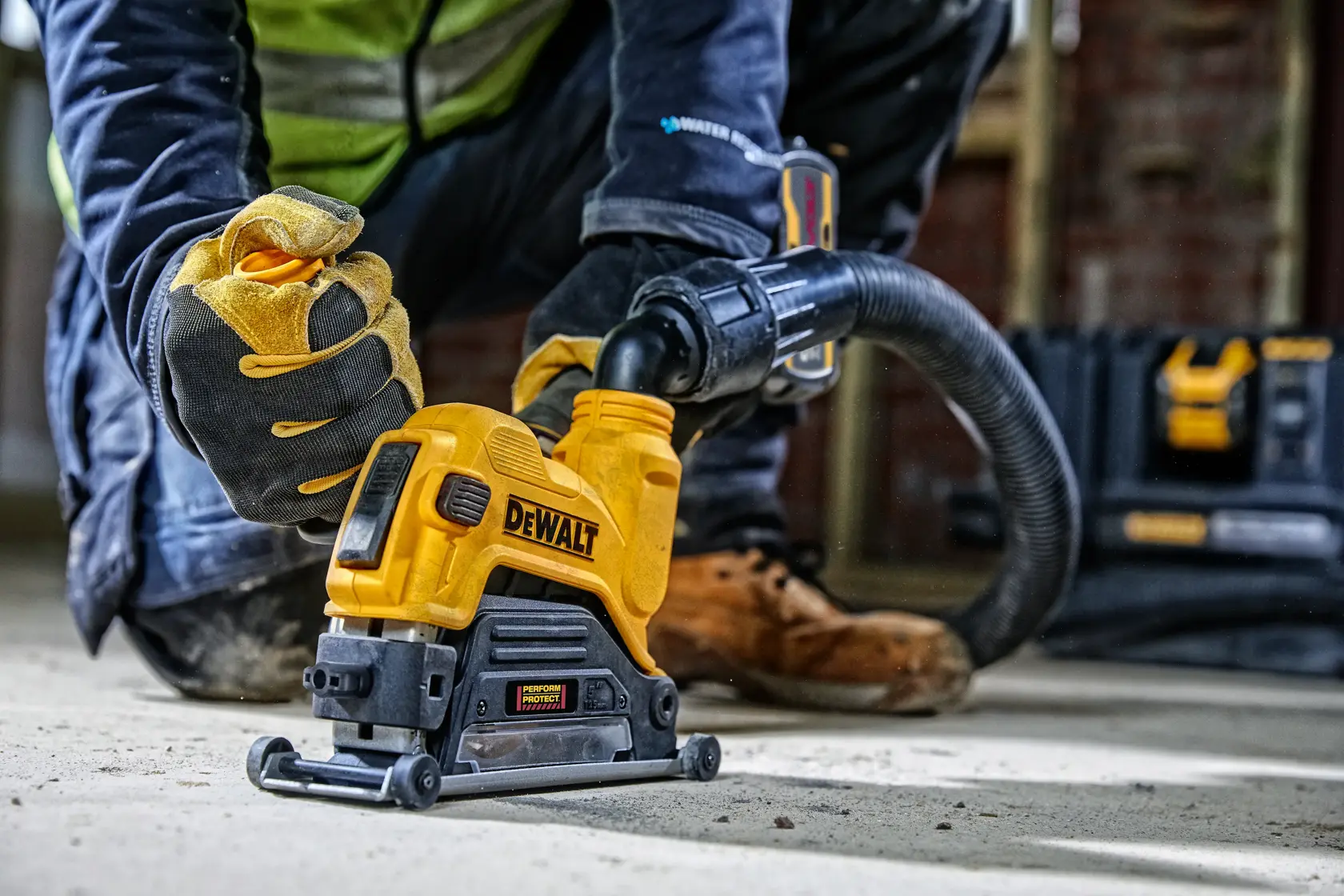 Polizor unghiular de 125 mm - apărătoare pentru tăiere în beton