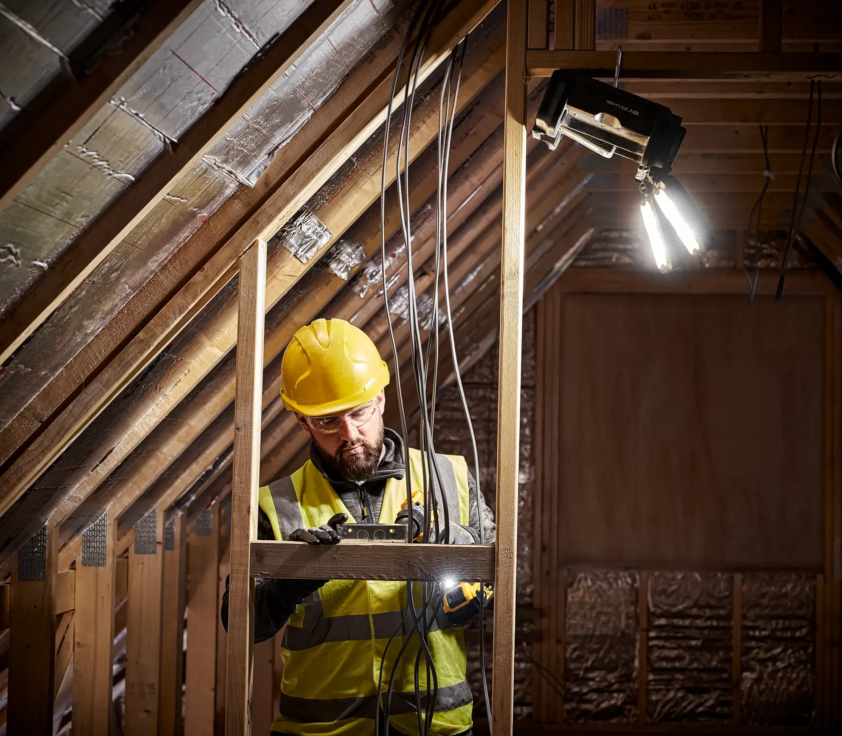 Lampă de lucru reglabilă DEWALT® TOUGHSYSTEM® 2.0 cu spațiu de depozitare